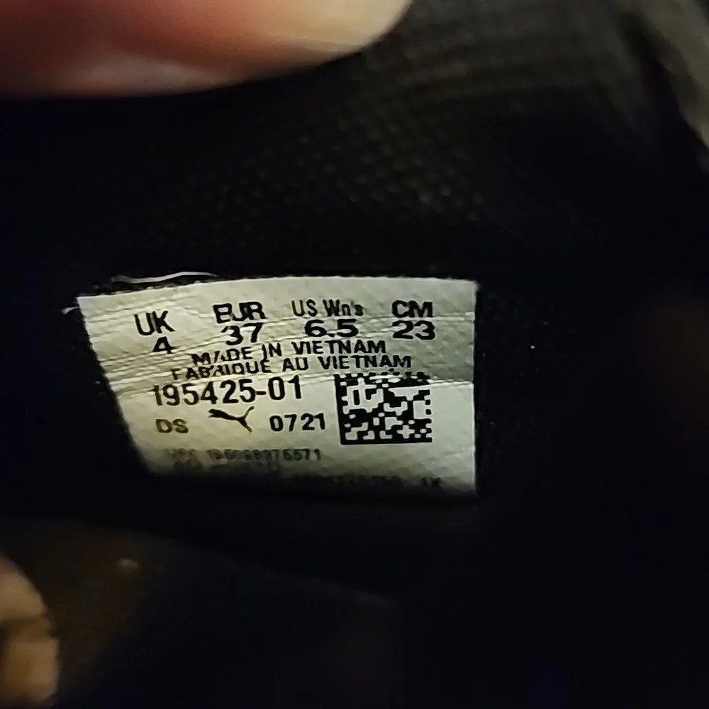 Puma Black Pull on Running shoes 10CELL  sz 6.5